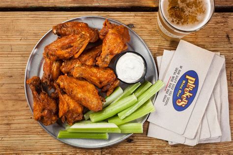Pluckers wing - Dine-in